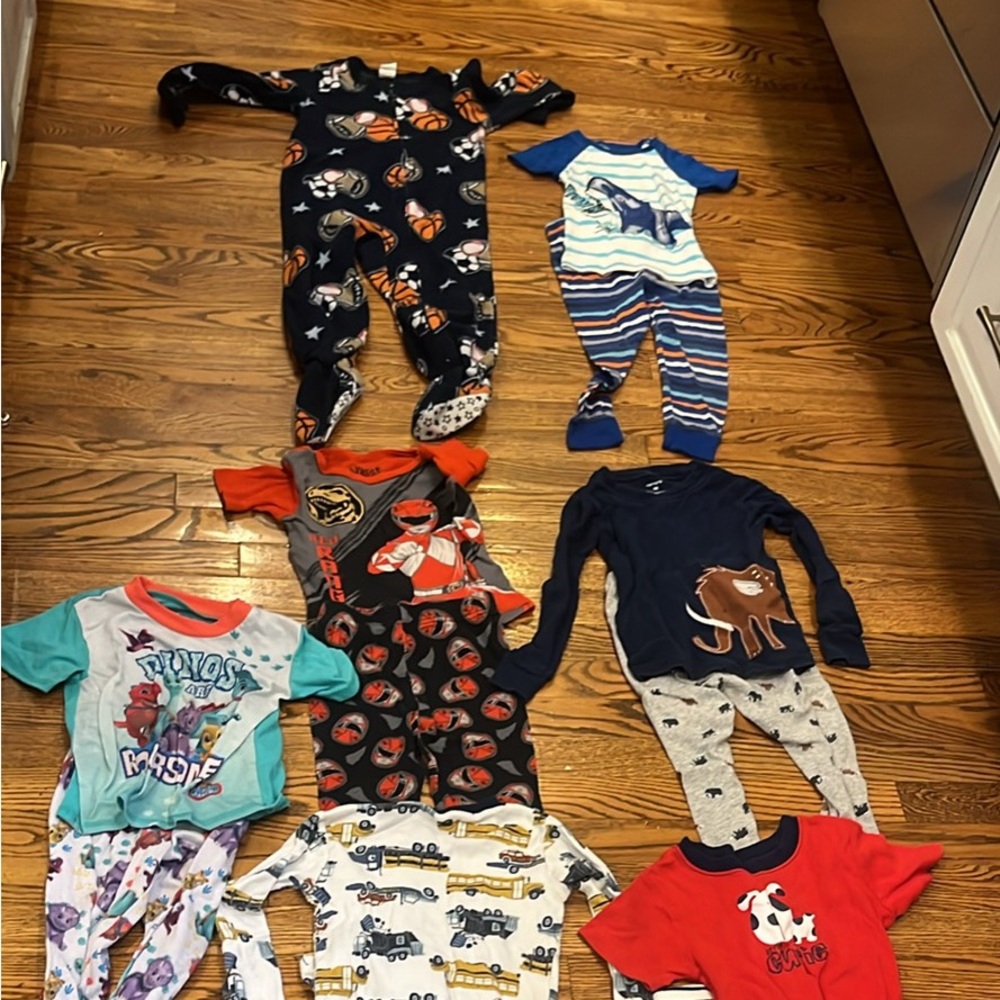 8 pairs of 4t long pajamas